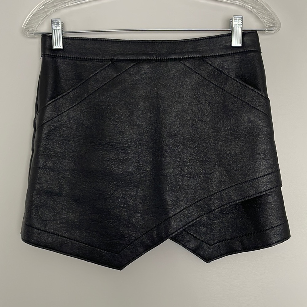 BCBGMaxAzria Owen Asymmetrical Faux Leather Mini Skirt Sz XS